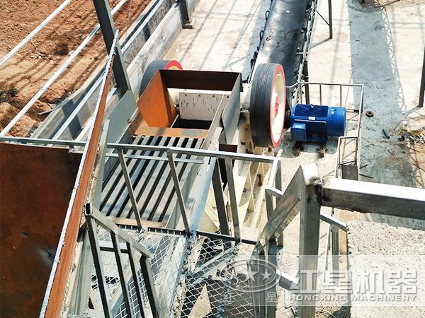 時產(chǎn)100噸-150噸鵝卵石制砂生產(chǎn)線現(xiàn)場圖4 時產(chǎn)100噸-150噸鵝卵石制砂生產(chǎn)線現(xiàn)場圖4