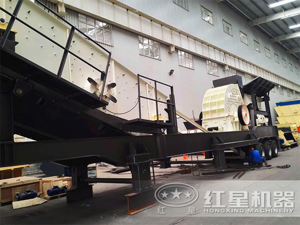 重錘式移動碎石機(jī) 重錘式移動碎石機(jī)