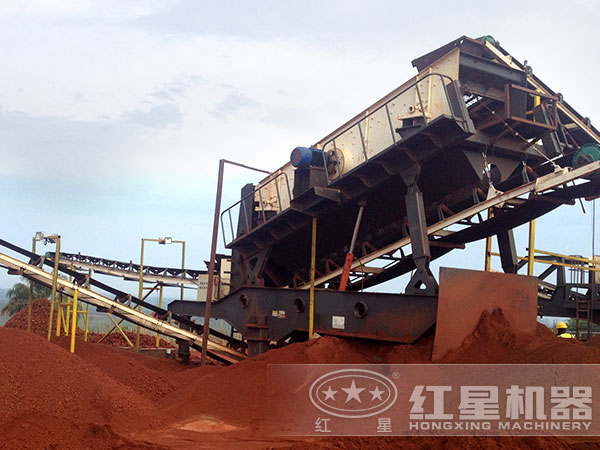 移動(dòng)篩石機(jī) 移動(dòng)篩石機(jī)