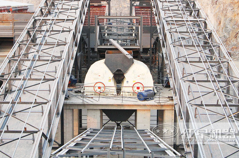 石英砂錘式破碎機(jī)工作現(xiàn)場 石英砂錘式破碎機(jī)工作現(xiàn)場