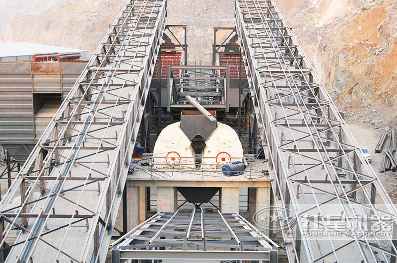 河北輝石錘式破碎機(jī)作業(yè)現(xiàn)場(chǎng) 河北輝石錘式破碎機(jī)作業(yè)現(xiàn)場(chǎng)