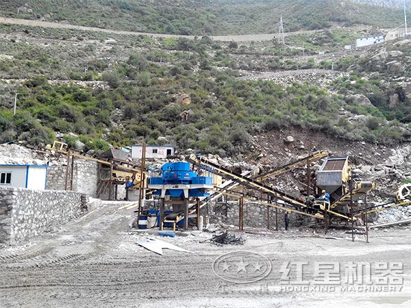 江西某石灰巖制砂現場 江西某石灰巖制砂現場