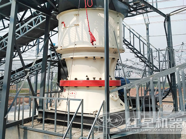 湖南某豆石破碎加工現(xiàn)場(chǎng):帶單缸圓錐破 湖南某豆石破碎加工現(xiàn)場(chǎng):帶單缸圓錐破