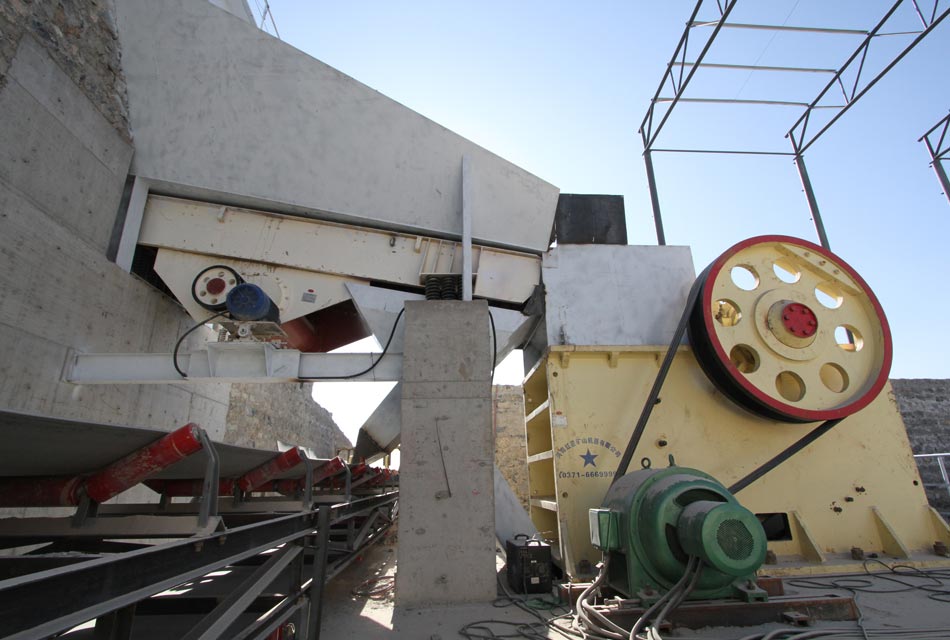 安徽時(shí)產(chǎn)500-600噸石灰?guī)r破碎生產(chǎn)線(xiàn)