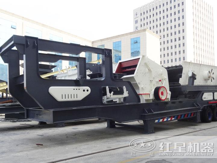 輪胎移動破碎站配反擊式破碎機，時產(chǎn)70-280t/h，具有整形作用