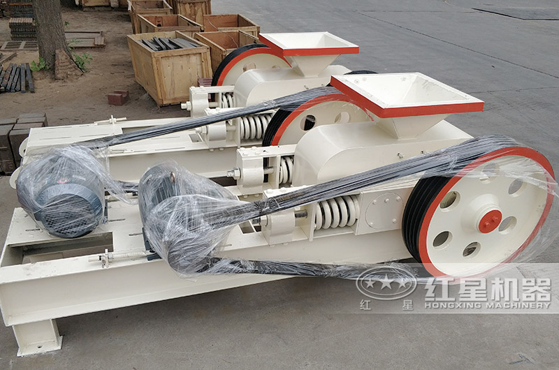 小型對輥制砂機(jī) 小型對輥制砂機(jī)