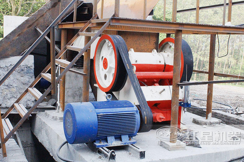 CJ160顎式破碎機作業(yè)現(xiàn)場 CJ160顎式破碎機作業(yè)現(xiàn)場