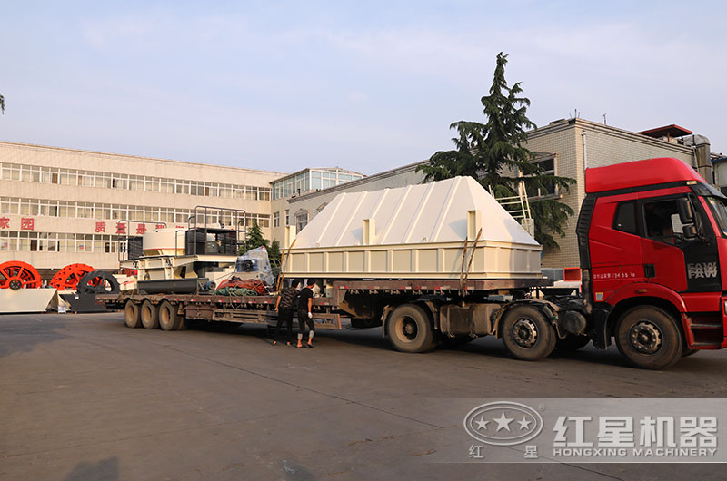 時(shí)產(chǎn)50噸制砂機(jī)發(fā)貨，廠(chǎng)家直銷(xiāo)