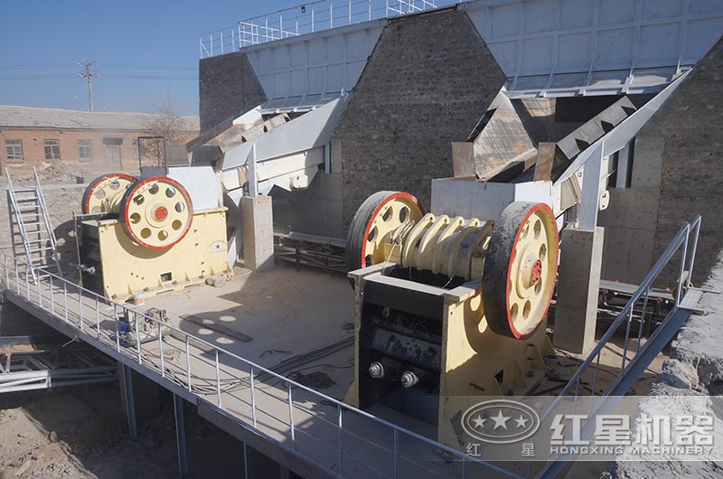 顎式破碎機(jī)作業(yè)現(xiàn)場(chǎng)圖 顎式破碎機(jī)作業(yè)現(xiàn)場(chǎng)圖