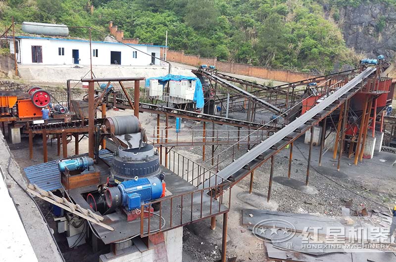 400噸碎石機(jī)生產(chǎn)線現(xiàn)場圖 400噸碎石機(jī)生產(chǎn)線現(xiàn)場圖