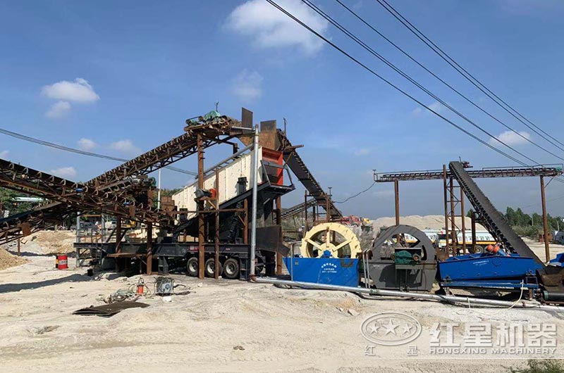 移動(dòng)制砂機(jī)作業(yè)現(xiàn)場圖 移動(dòng)制砂機(jī)作業(yè)現(xiàn)場圖