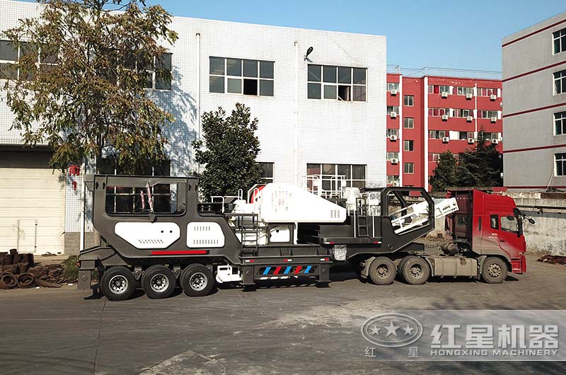 移動(dòng)制砂機(jī)設(shè)備陸續(xù)發(fā)貨中 移動(dòng)制砂機(jī)設(shè)備陸續(xù)發(fā)貨中