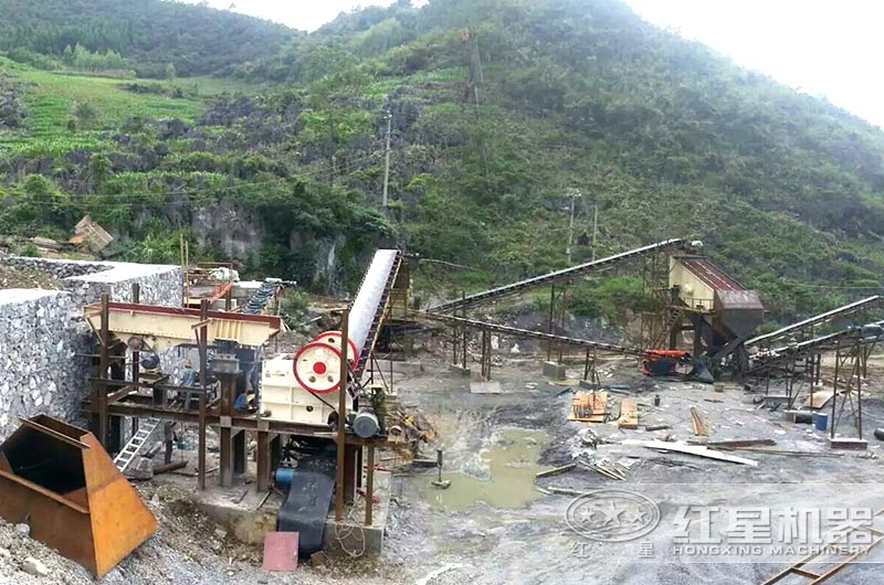 山西日產(chǎn)2000噸小型碎石機現(xiàn)場 山西日產(chǎn)2000噸小型碎石機現(xiàn)場