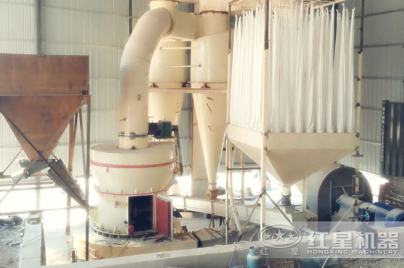白云石雷蒙磨粉機(jī)作業(yè)現(xiàn)場圖 白云石雷蒙磨粉機(jī)作業(yè)現(xiàn)場圖