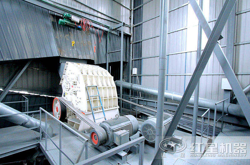 河南重錘式破碎機(jī)客戶現(xiàn)場 河南重錘式破碎機(jī)客戶現(xiàn)場