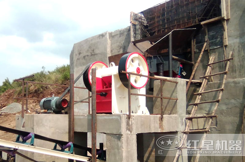 時產50噸顎式破碎機工作現場圖 時產50噸顎式破碎機工作現場圖