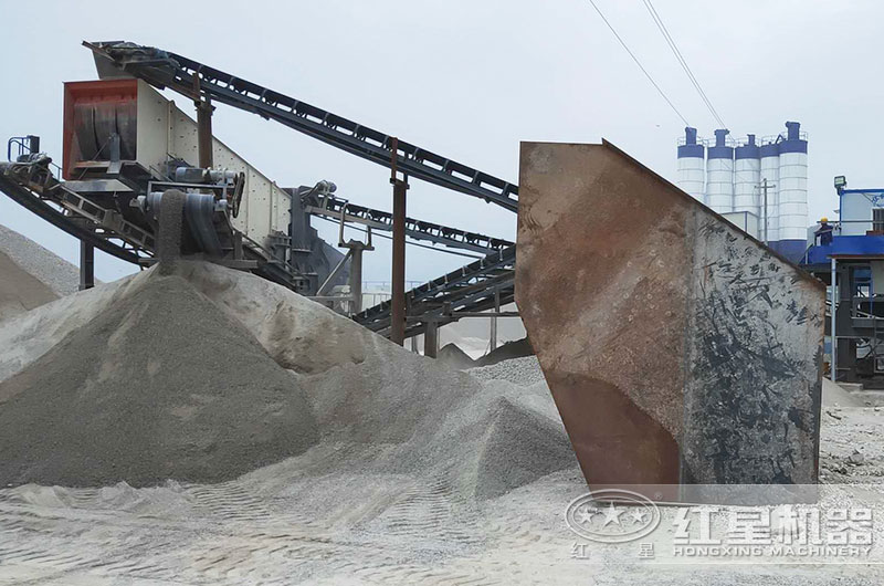 移動(dòng)反擊式破碎機(jī)圖片 移動(dòng)反擊式破碎機(jī)圖片