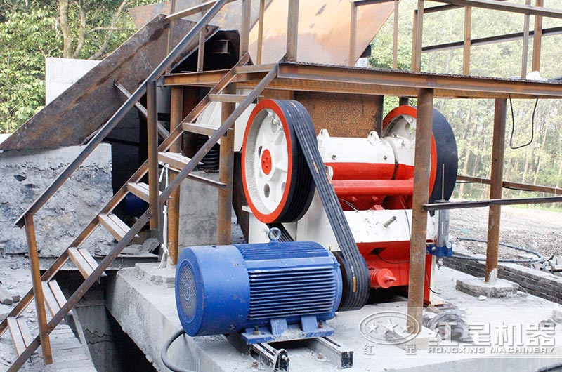 顎式破碎機工作現場圖片 顎式破碎機工作現場圖片