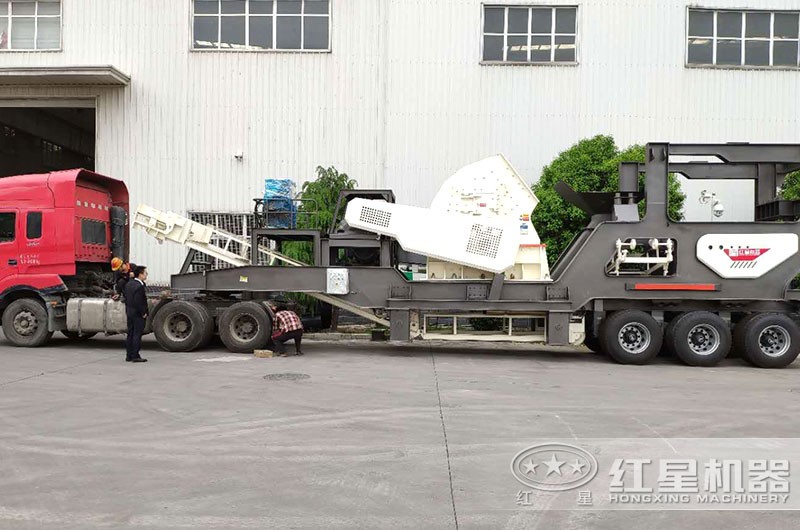 移動(dòng)重錘式破煤機(jī)設(shè)備直接開往客戶現(xiàn)場(chǎng) 移動(dòng)重錘式破煤機(jī)設(shè)備直接開往客戶現(xiàn)場(chǎng)