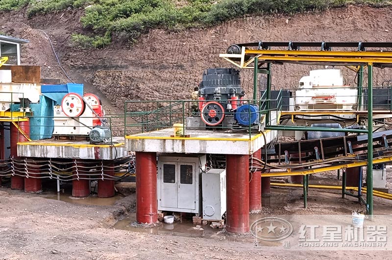 花崗巖破碎機生產(chǎn)現(xiàn)場實拍圖 花崗巖破碎機生產(chǎn)現(xiàn)場實拍圖