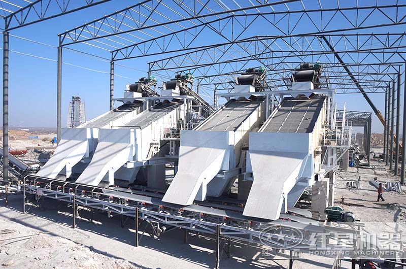 砂石料生產現(xiàn)場-振動篩 砂石料生產現(xiàn)場-振動篩