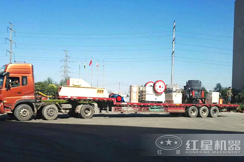 紅星破碎機設(shè)備發(fā)往客戶現(xiàn)場 紅星破碎機設(shè)備發(fā)往客戶現(xiàn)場