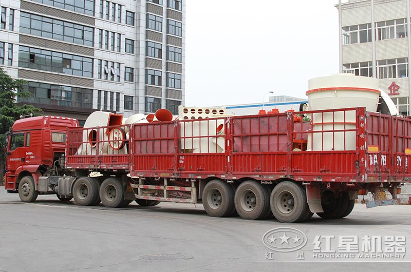 大型雷蒙磨粉機(jī)設(shè)備發(fā)貨圖 大型雷蒙磨粉機(jī)設(shè)備發(fā)貨圖