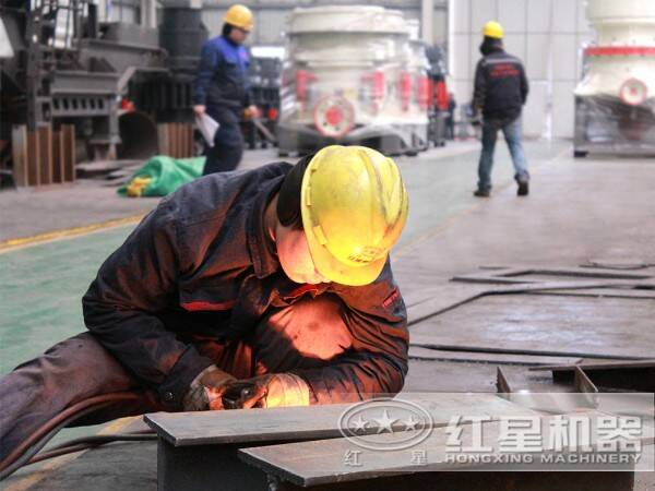 鄂式碎石機匠心作業現場 鄂式碎石機匠心作業現場