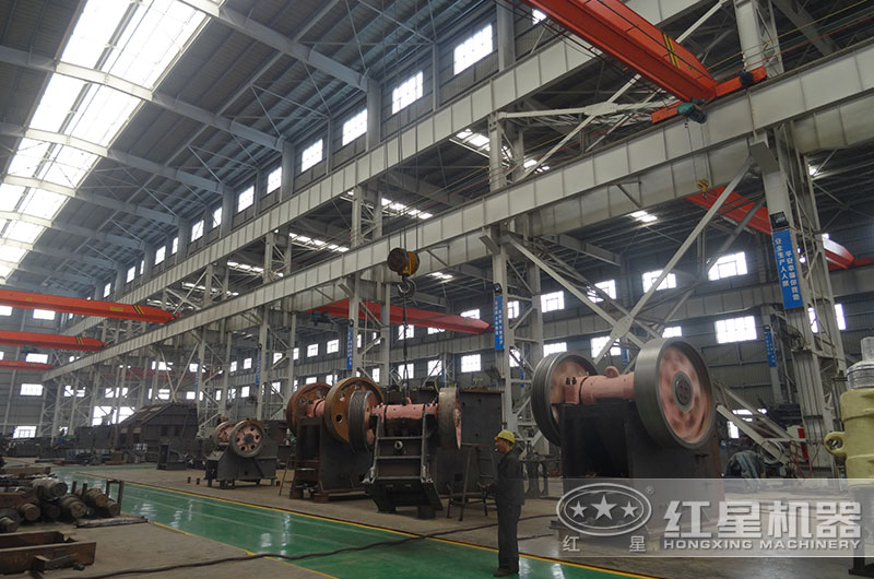 紅星顎式破碎機生產(chǎn)車間 紅星顎式破碎機生產(chǎn)車間