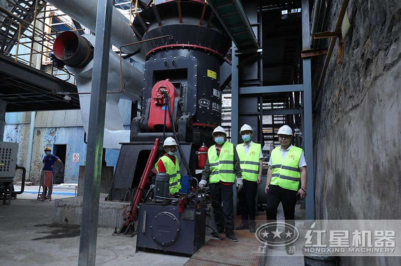 磨粉機生產(chǎn)現(xiàn)場 磨粉機生產(chǎn)現(xiàn)場