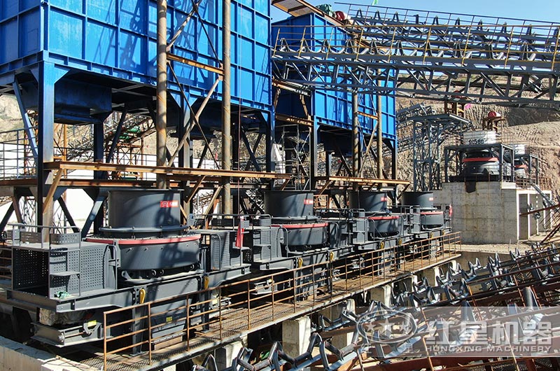 制砂生產(chǎn)線現(xiàn)場(chǎng) 制砂生產(chǎn)線現(xiàn)場(chǎng)