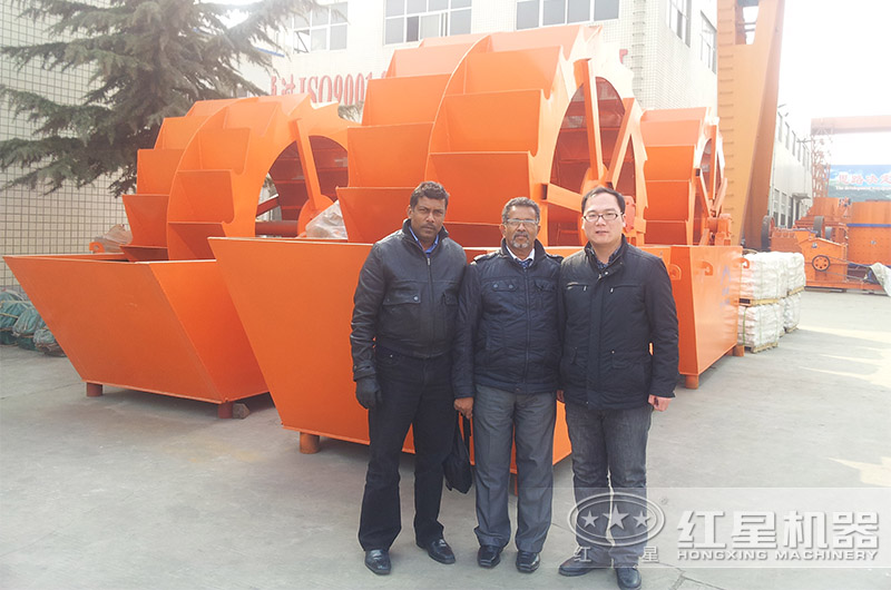國外客戶來廠考察大型洗砂機設(shè)備和商談合作 國外客戶來廠考察大型洗砂機設(shè)備和商談合作