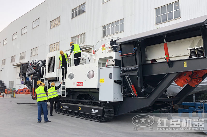 客戶(hù)來(lái)廠考察移動(dòng)碎石機(jī)設(shè)備 客戶(hù)來(lái)廠考察移動(dòng)碎石機(jī)設(shè)備