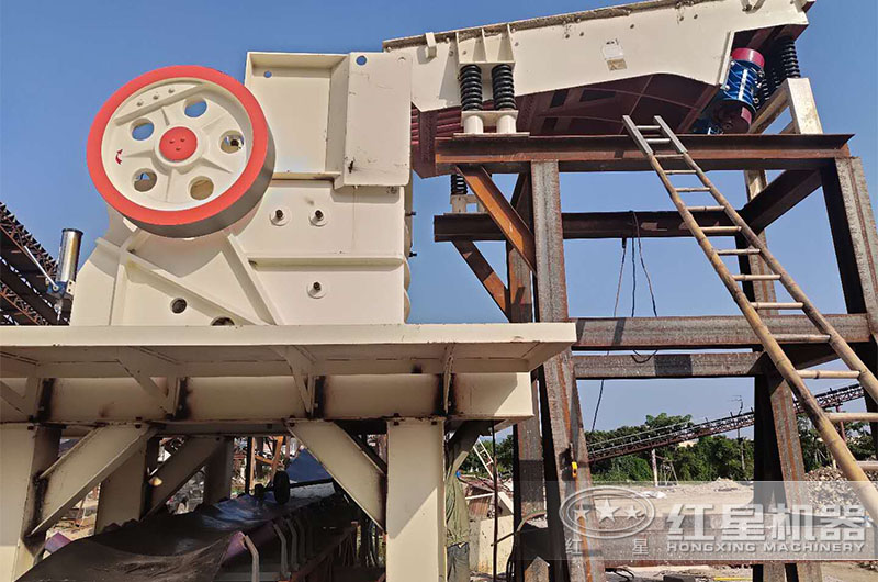 大產(chǎn)量石塊粉碎機(jī)現(xiàn)場 大產(chǎn)量石塊粉碎機(jī)現(xiàn)場