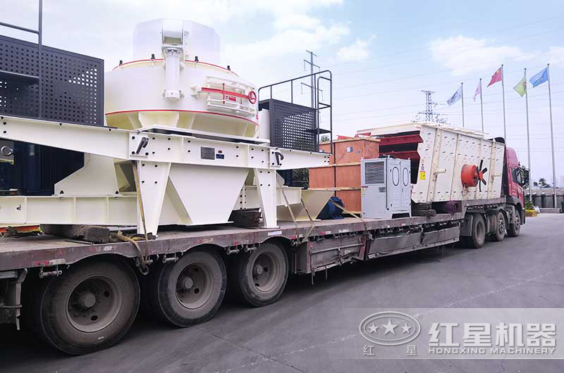 又一套鵝卵石制砂生產線設備裝車發貨中 又一套鵝卵石制砂生產線設備裝車發貨中