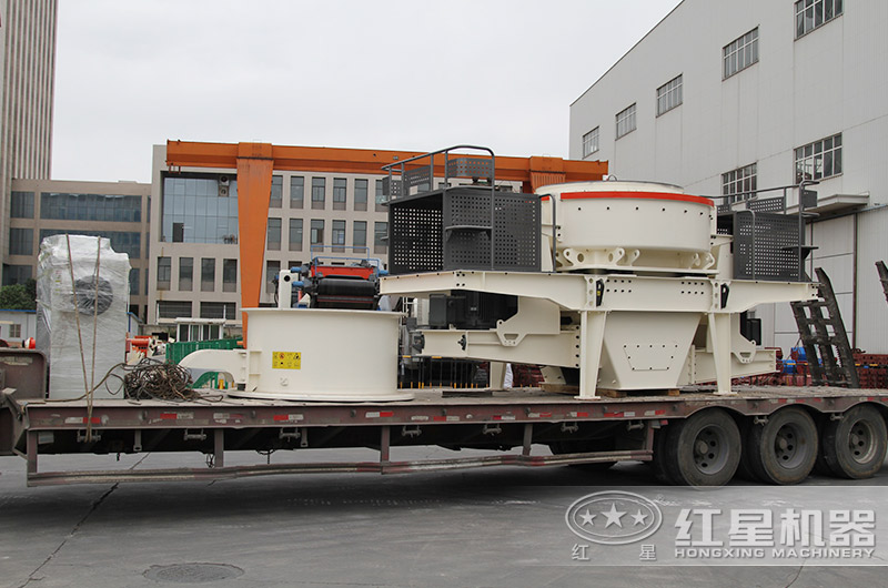 時產(chǎn)150噸制砂機裝車發(fā)貨現(xiàn)場