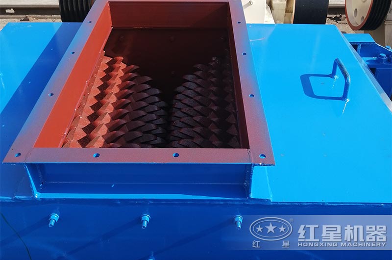 狼牙破碎機齒輥局部細節展示 狼牙破碎機齒輥局部細節展示