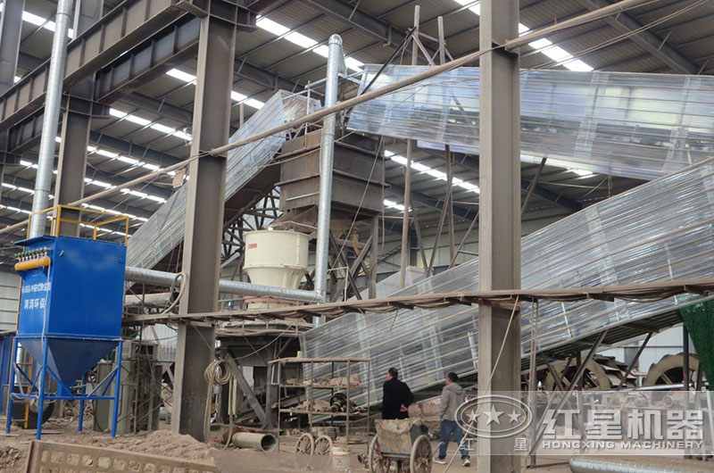 圓錐破作業(yè)現(xiàn)場實拍 圓錐破作業(yè)現(xiàn)場實拍